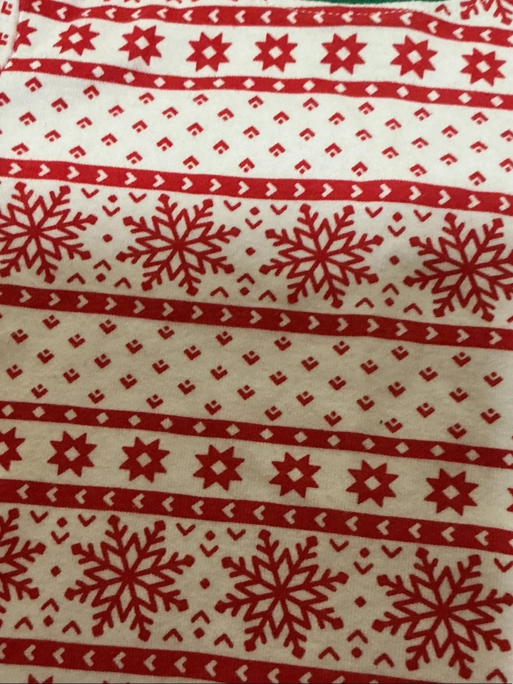Kids Holiday Snowflake Pajama Set in Red and Green carters sz 3t great condition